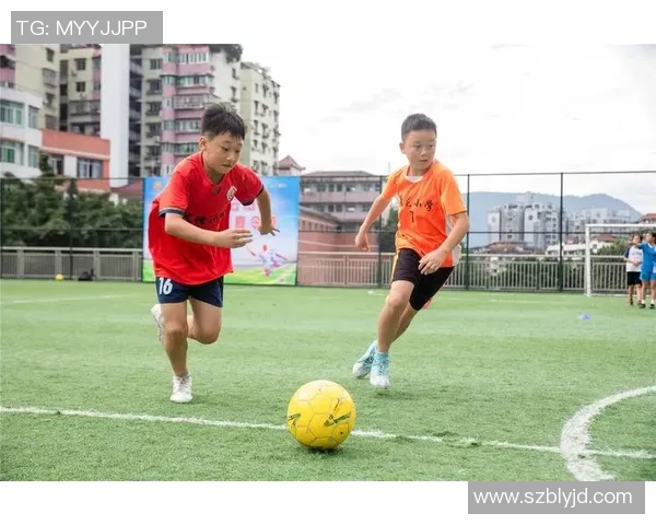 青春燃情与梦想交织的足球少女成长故事